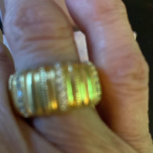 Beautiful ring done in 14k overlay gold with cubic Zirconia Size 6 New no tags - Picture 2 of 9